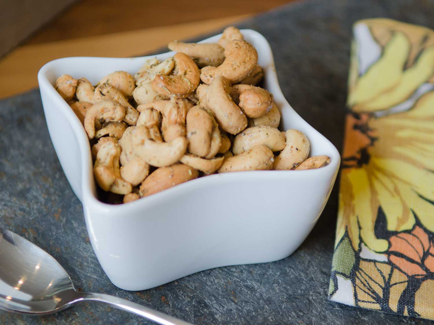 Garlic and Herb Roasted Cashews